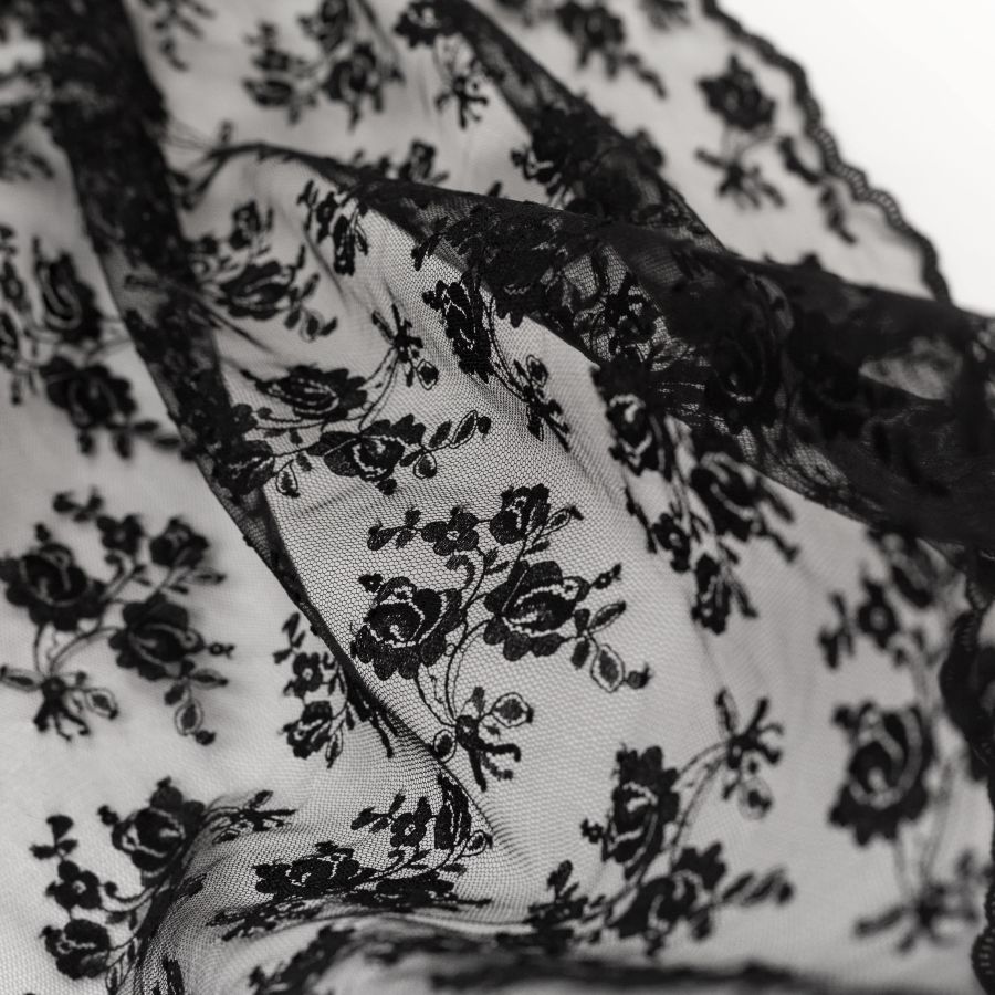 ΥΦΑΣΜΑ ΔΑΝΤΕΛΑ ΕΛΑΦΡΙΑ ΣΤΑΘΕΡΗ ΜΑΥΡΗ FLORAL ΜΕ ΤΕΛΕΙΩΜΑ