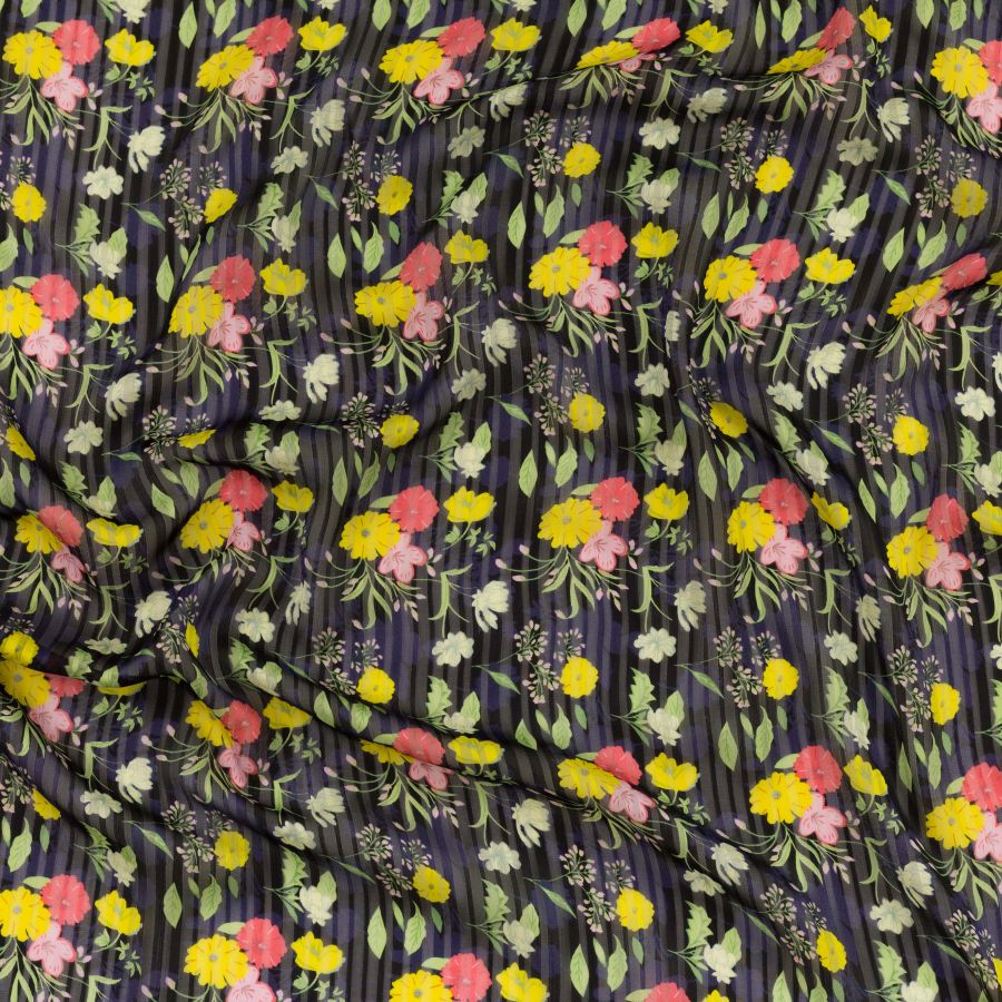 ΥΦΑΣΜΑ ΜΟΥΣΕΛΙΝΑ ΕΜΠΡΙΜΕ, FLORAL STRIPE – ΣΚΟΥΡΗ BLUE BLACK ΒΑΣΗ ΜΕ ΡΙΓΕΣ & ΠΟΛΥΧΡΩΜΑ ΛΟΥΛΟΥΔΙΑ