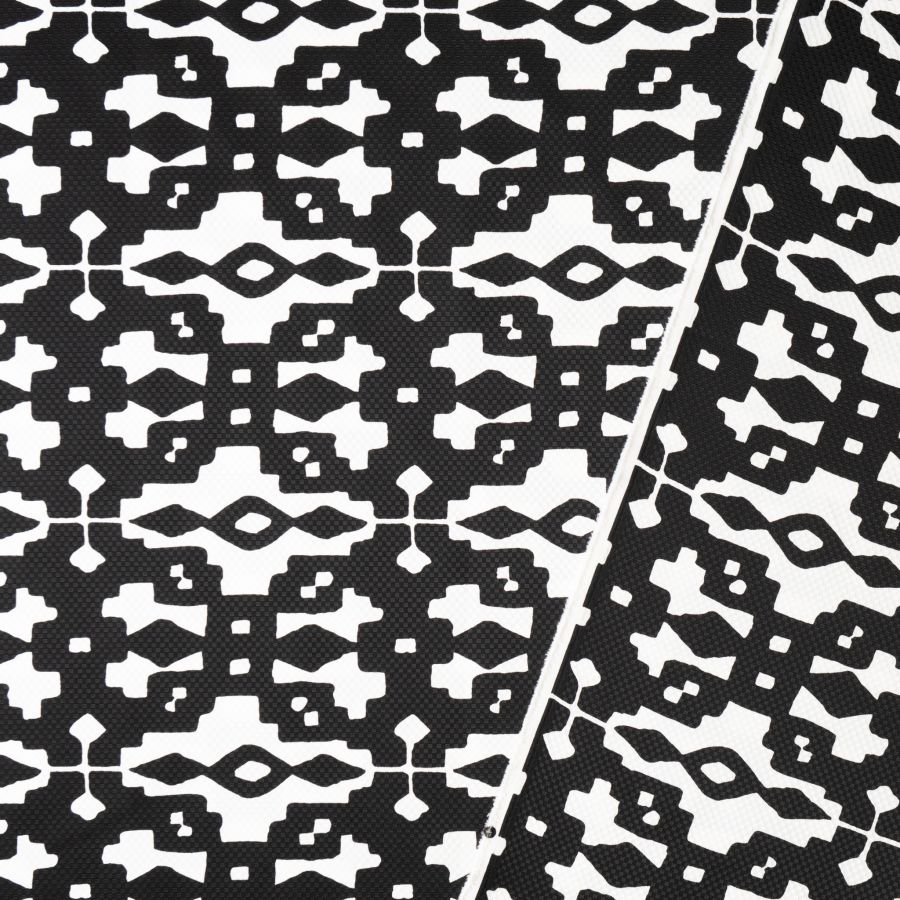 ΥΦΑΣΜΑ ΖΑΚΑΡ ΠΙΚΕ ΑΝΑΓΛΥΦΟ ΜΕ ΜΟΝΤΕΡΝΟ ΓΕΩΜΕΤΡΙΚΟ ΜΟΤΙΒΟ ΑΣΠΡΟ-ΜΑΥΡΟ